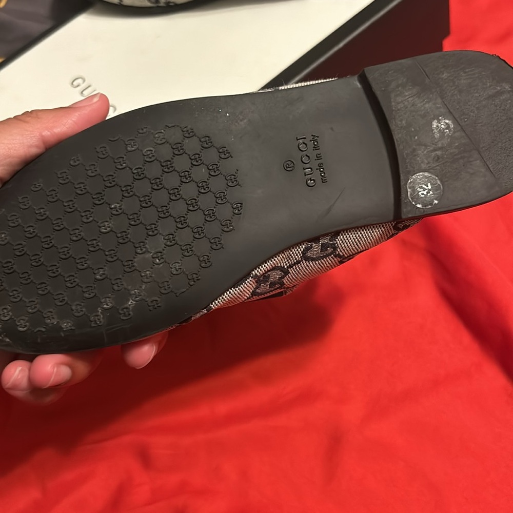 Gucci Kids Slippers in Black and Gray - Picture 3 of 3